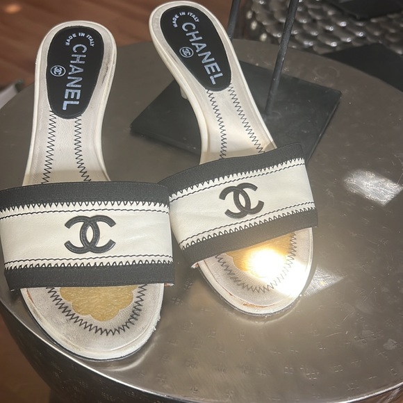 Chanel shoes - Picture 3 of 7
